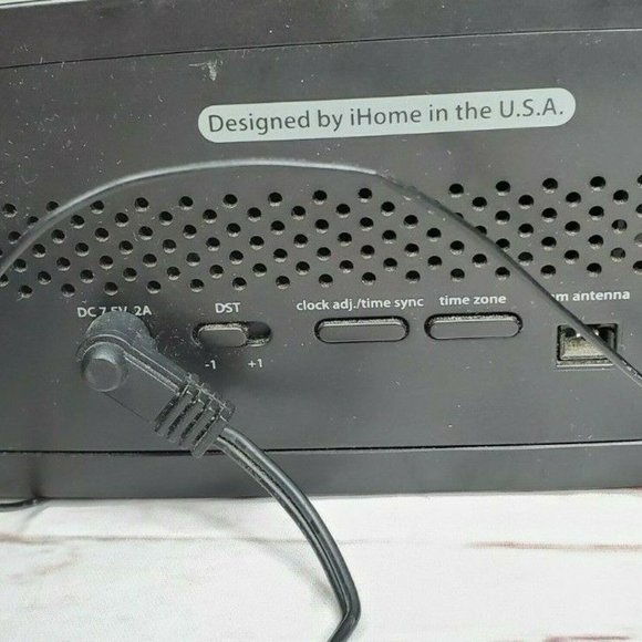 iHome Model Ip90 am/FM alarm Clock Radio - Picture 4 of 11